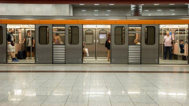 Συνελήφθη 30χρονος που έκλεψε κινητό τηλέφωνο 74χρονου στο Μετρό – Ζητούσε 100 ευρώ για να το επιστρέψει