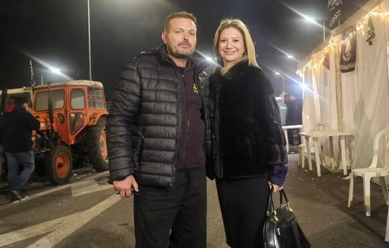 Στο αγροτικό μπλόκο της Νίκαιας η Μαρία Καρυστιανού