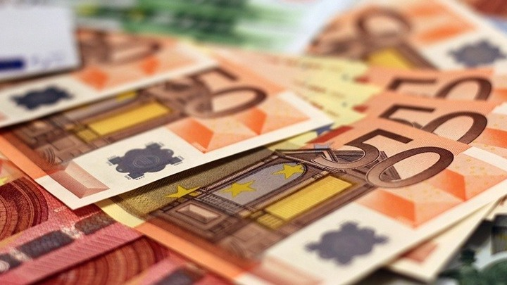Επίδομα ανεργίας: Χωρίς πληρωμή όσοι δεν ενεργοποιήσουν την προπληρωμένη κάρτα