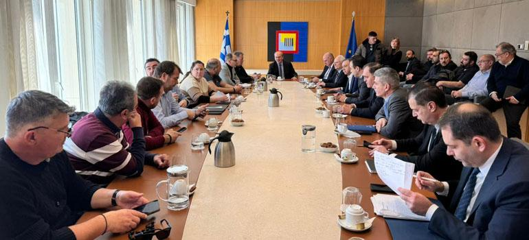 Συνάντηση εκπροσώπων αγροτών με την κυβέρνηση για ζητήματα ΑΤΑΚ και ΚΑΕΚ