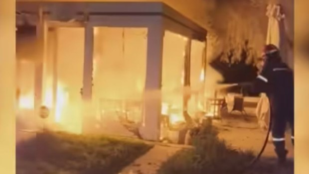 Λακωνία: Έκρηξη και φωτιά σε καφετέρια γεμάτη κόσμο στη Νεάπολη – Δεν υπήρξαν τραυματίες