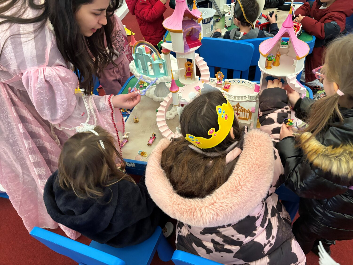 Ο χειμώνας γίνεται παραμύθι στο Fashion City Outlet με τον μαγικό κόσμο των PLAYMOBIL και μοναδικές Winter Sales έως -70% (φωτ.)