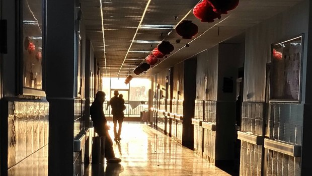 Δημογραφικό: Η πληθυσμιακή πυραμίδα Ελλήνων και αλλοδαπών – Γεννήσεις, θάνατοι και το κρίσιμο 7,1%