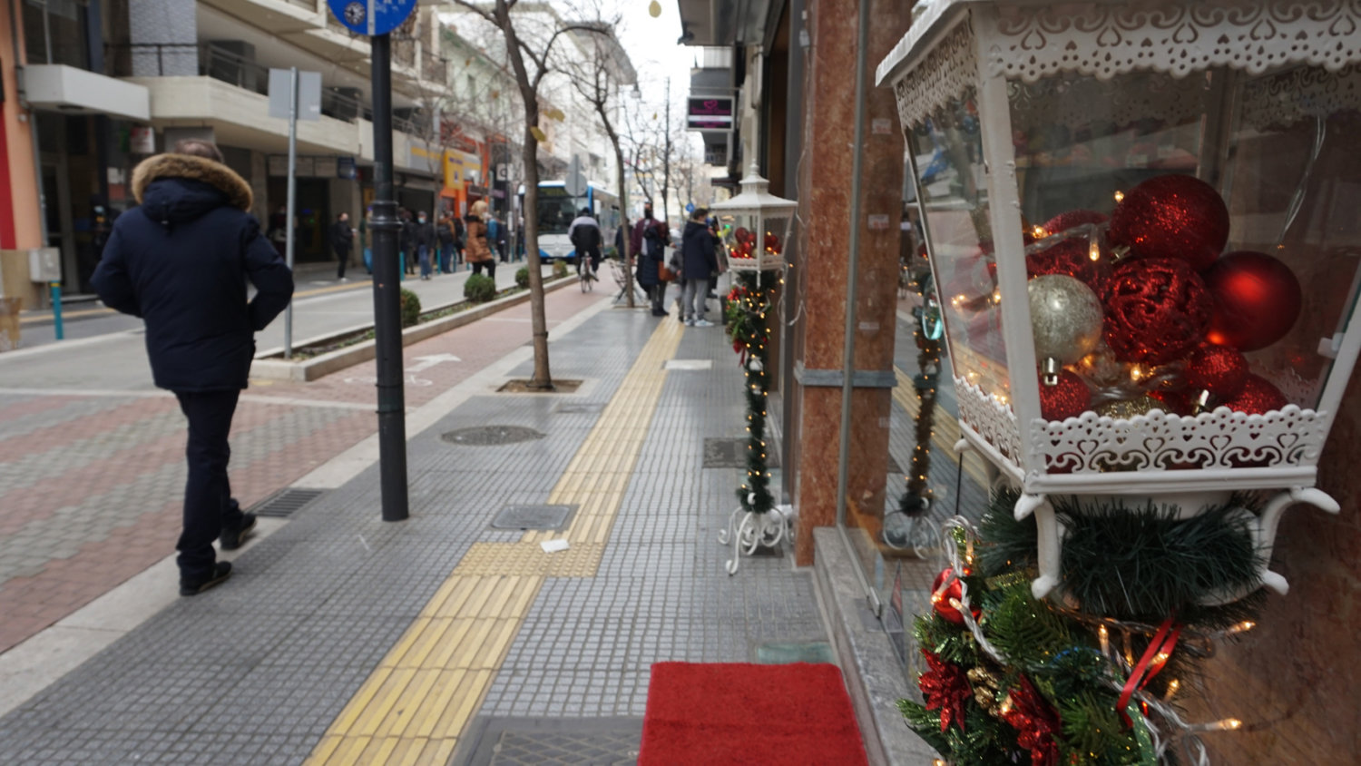 Τι ισχύει σήμερα για καταστήματα, σούπερ μάρκετ και τράπεζες