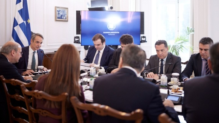 Πολυετής Δημοσιονομικός Προγραμματισμός: Τι προβλέπει για μισθούς, συντάξεις και μείωση του χρέους