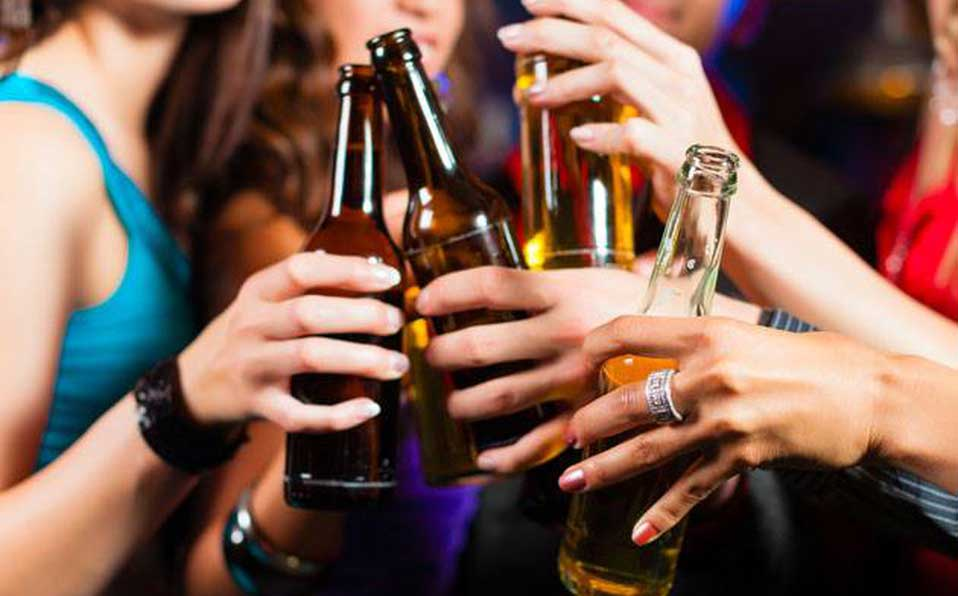 Στο νοσοκομείο 17χρονη έπειτα από κατανάλωση αλκοόλ στο Αγρίνιο – Συνελήφθη ο ιδιοκτήτης του καταστήματος