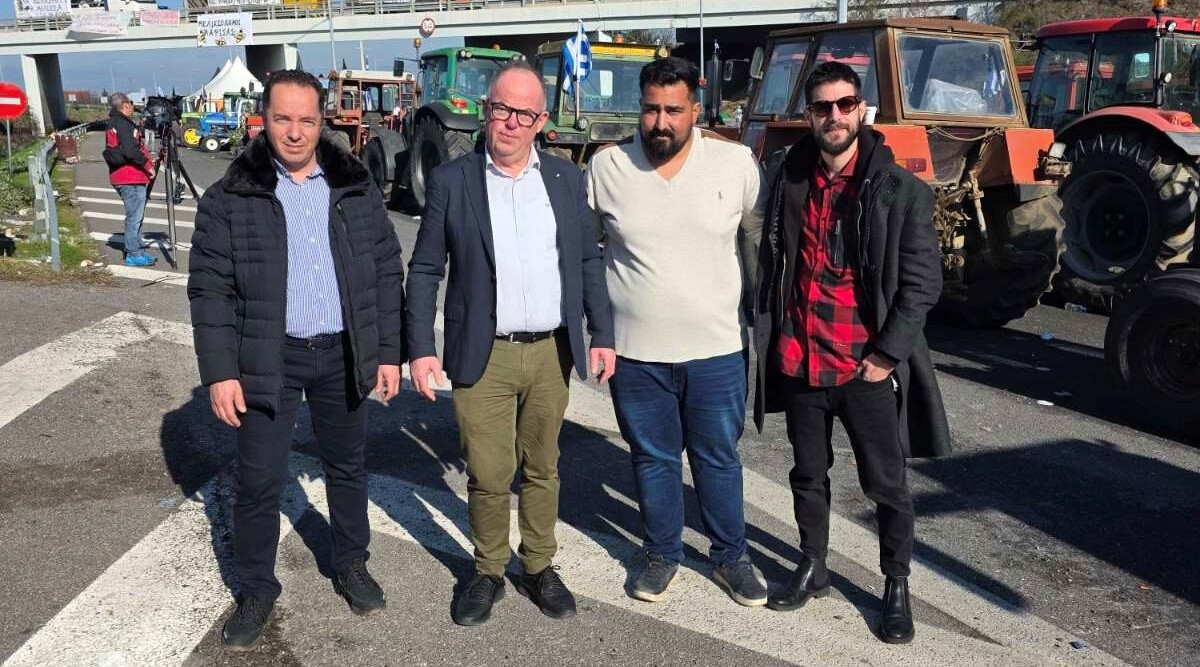 Στο μπλόκο της Νίκαιας ο πρόεδρος του Επιμελητηρίου Λάρισας