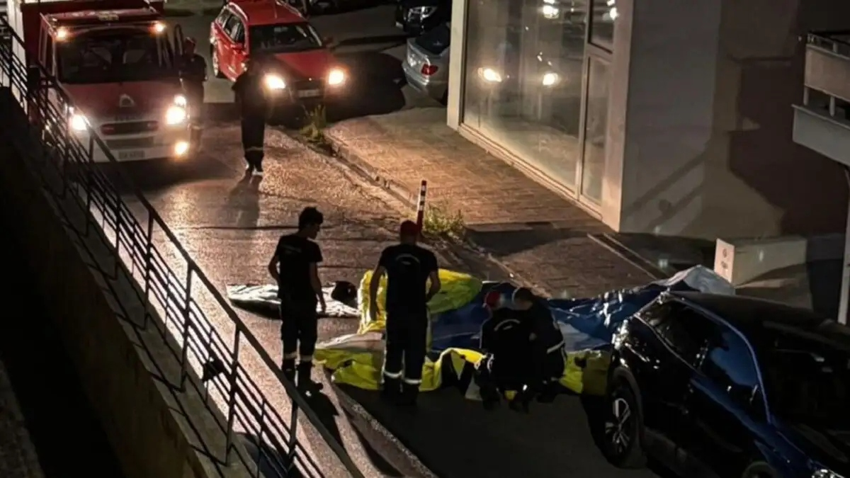 Αγρίνιο: Νεκρή γυναίκα μετά από πτώση από μπαλκόνι 4ου ορόφου πολυκατοικίας