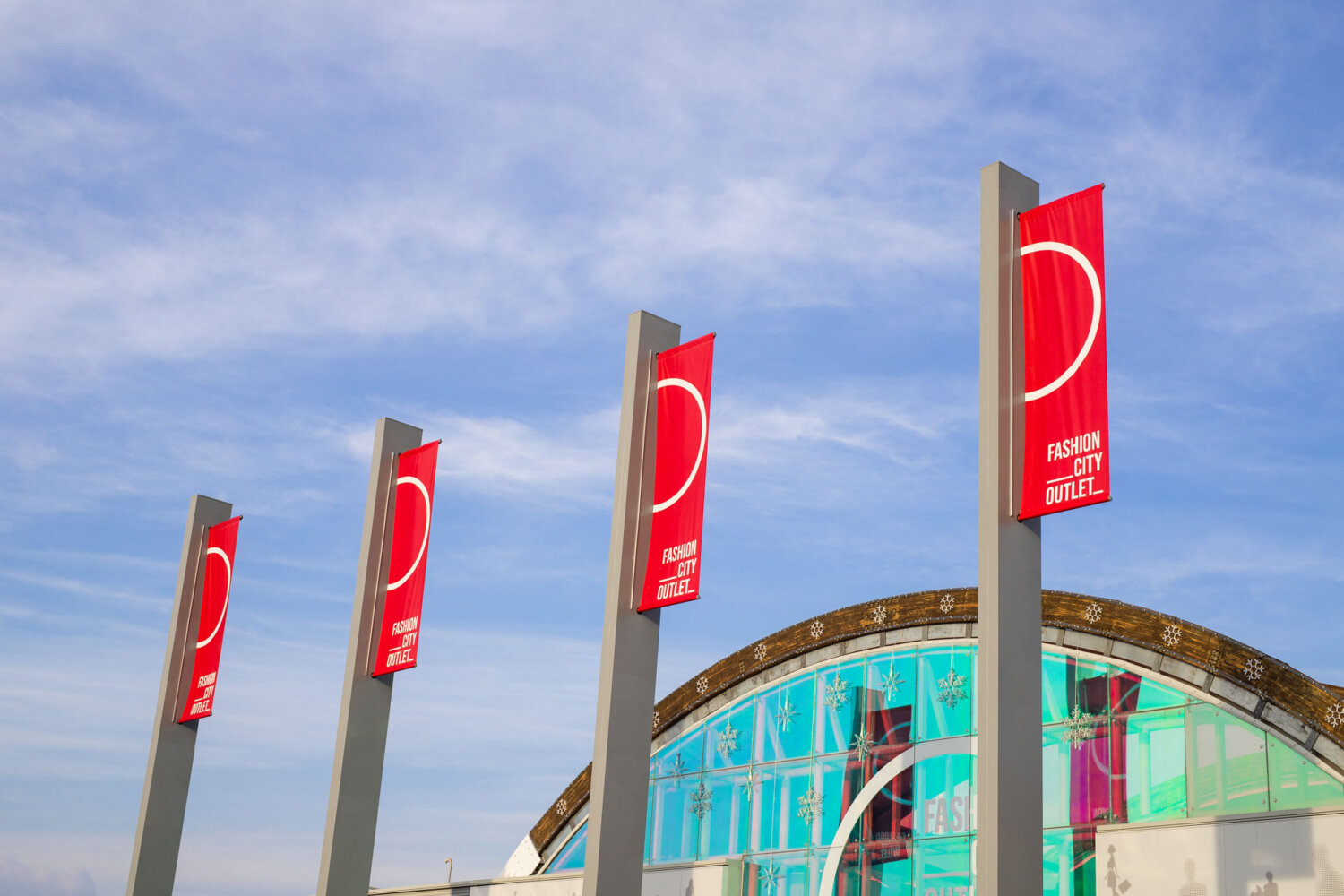 Ανακάλυψε τον καλοκαιρινό σου εαυτό στο Fashion City Outlet!