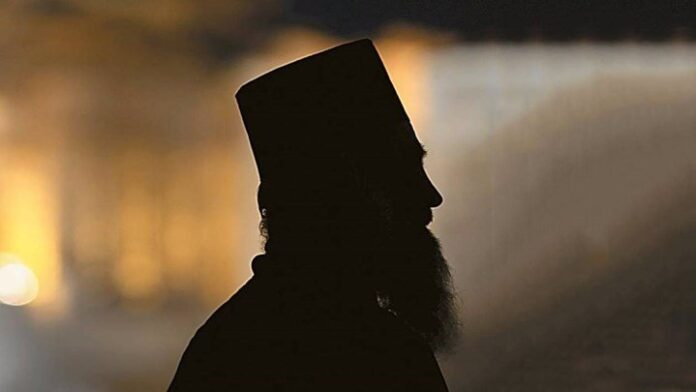 Ομόφωνη καταδίκη ιερέα για βιασμό και αποπλάνηση ανήλικης στην Άρτα