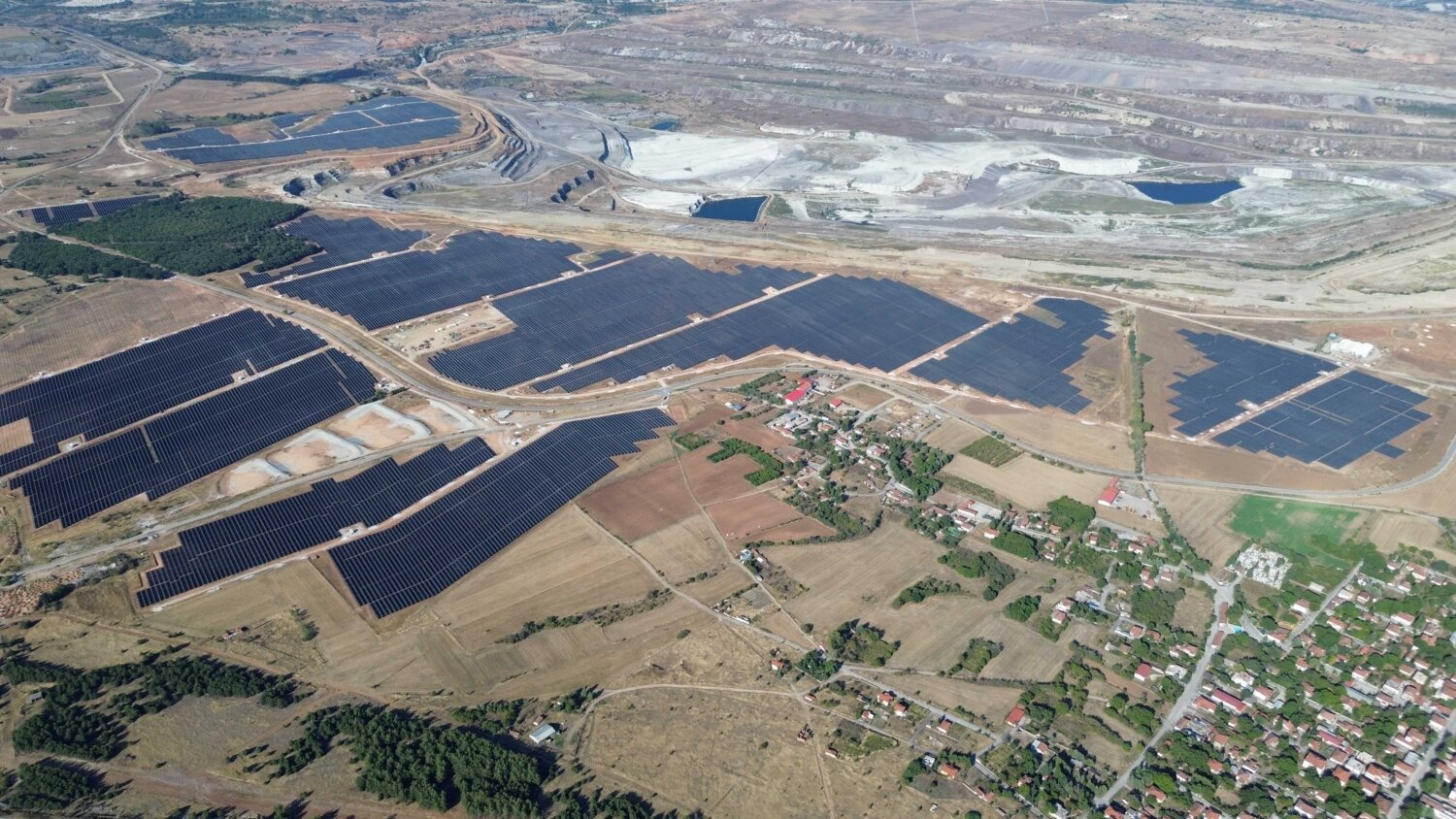 ΔΕΗ: Στο 90% η κατασκευή των φωτοβολταϊκών ισχύος 2,13 GW στη Δυτική Μακεδονία