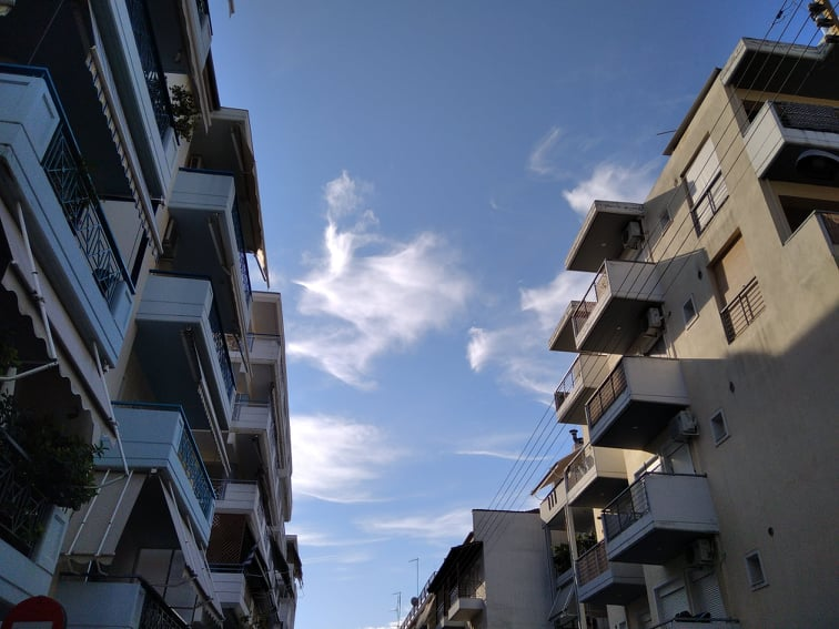 Καιρός αύριο: Λίγα σύννεφα με θερμοκρασίες έως 27 βαθμούς – Άνεμοι 7 μποφόρ στο Αιγαίο