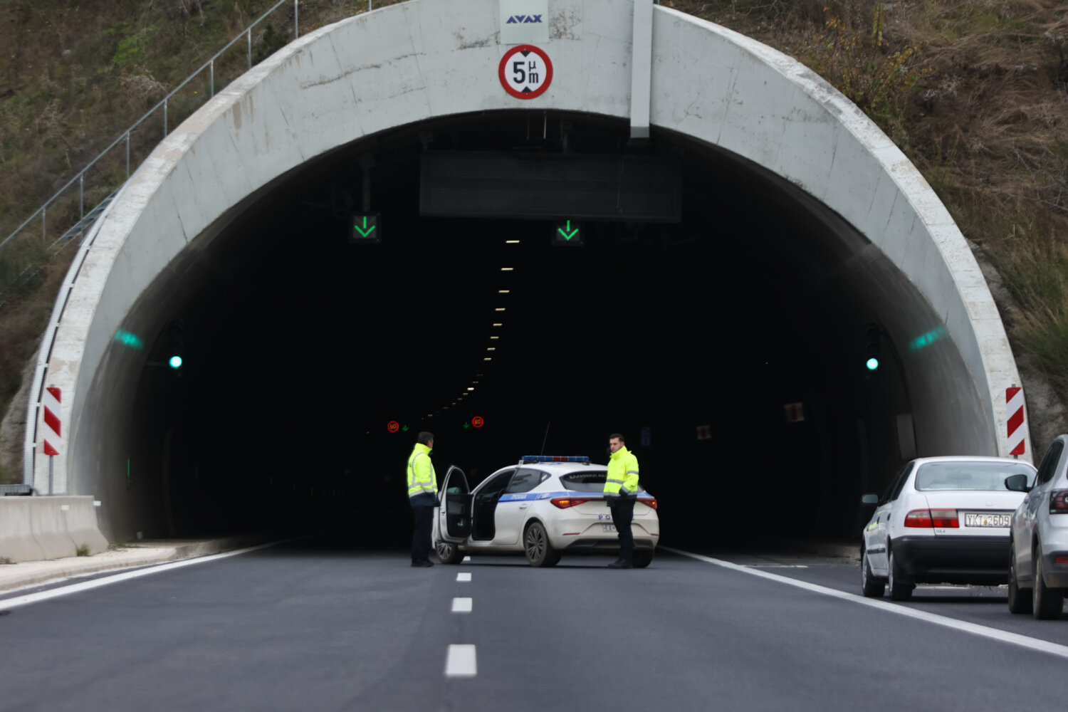 Μπλόκα VS κυβέρνηση: Οι αγρότες ανοίγουν τους δρόμους για τα Χριστούγεννα – Η Τροχαία απαγορεύει