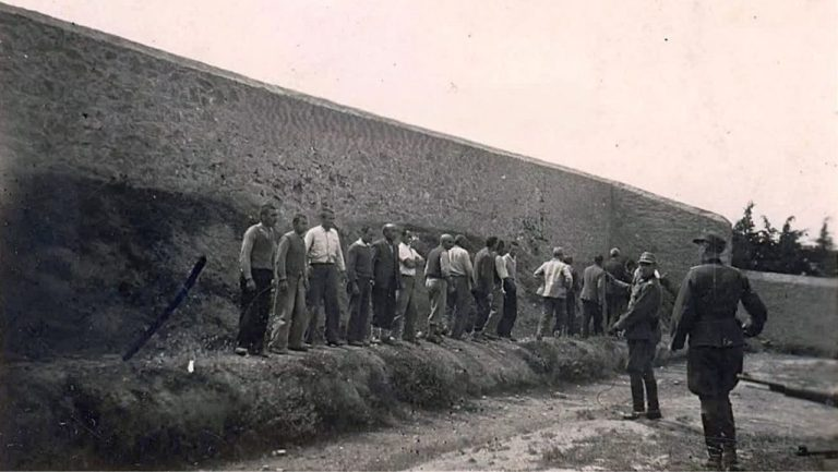 «Ήρθαν ολοζώντανα στο μυαλό μου, όσα γνώριζα για τον ηρωικό θάνατο του θείου μου»: Τι λέει ο ανιψιός του Σπήλιου Αμπελογιάννη που εκτελέστηκε στην Καισαριανή