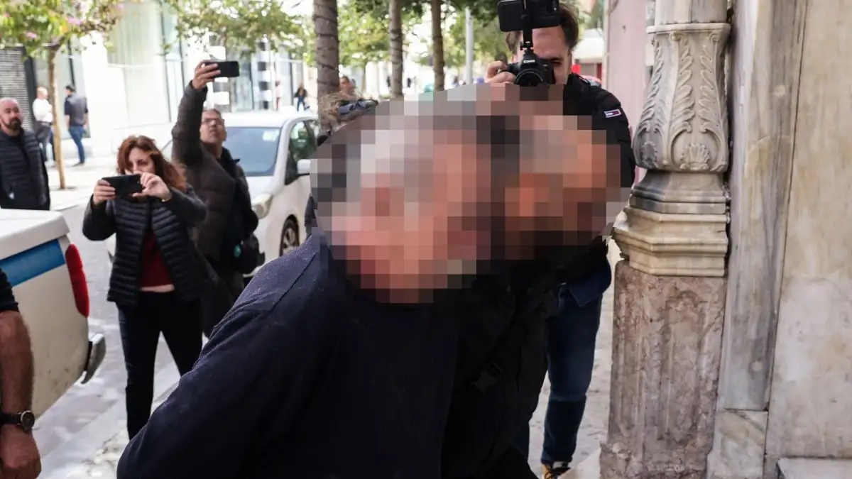 Έγκλημα στη Βιάννο: Οι αστυνομικοί άκουγαν τον καυγά των αδελφών από το τηλέφωνο – Τι αναφέρει η δικογραφία