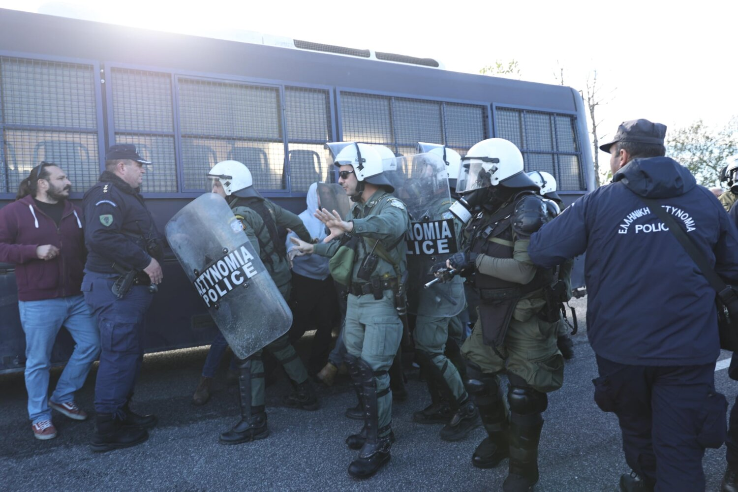 Καταγγέλλει την επίθεση στους αγρότες το Συνδικάτο Γάλακτος