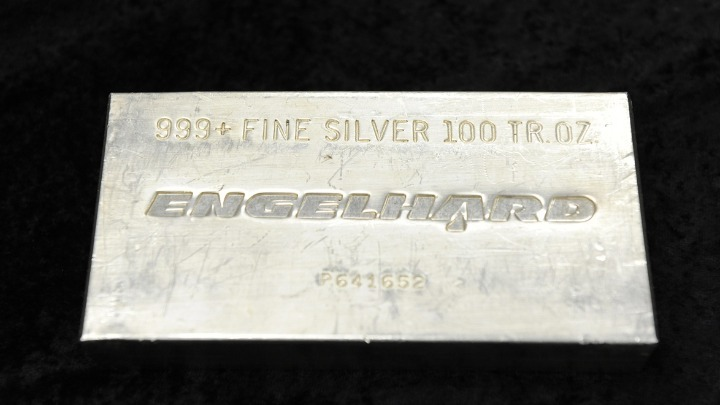 Σε ιστορικό υψηλό το ασήμι – Νέο ρεκόρ και για τον χρυσό