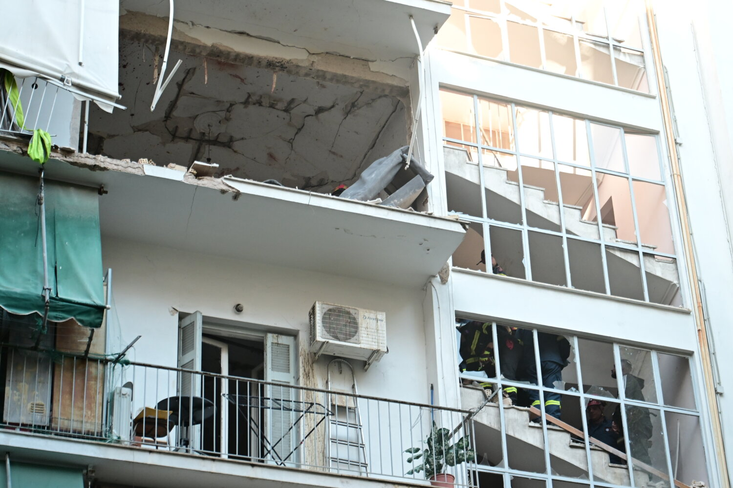 Αμπελόκηποι: Χειροπέδες στη 30χρονη μετά από ένταλμα σύλληψης σε βάρος της